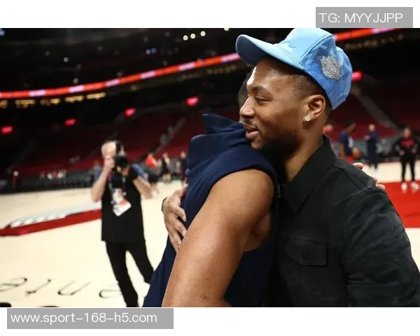 昔日双枪重聚波特兰麦科勒姆赛后与利拉德深情拥抱致敬